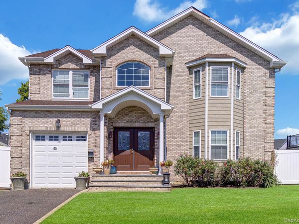 45 Meeting Lane , Hicksville, NY 11801