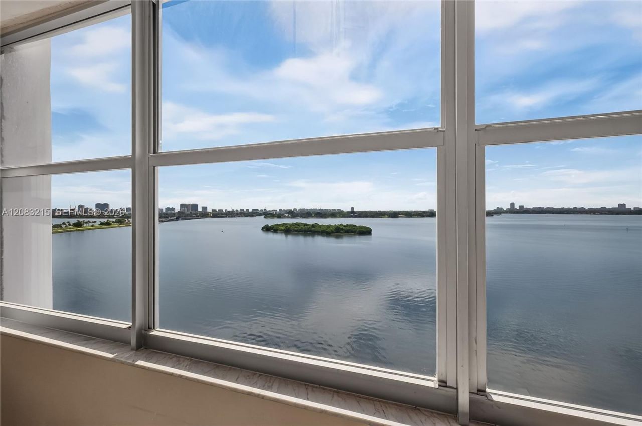 11930 N Bayshore Dr, Unit 1405, North Miami, FL 33181 Photo
