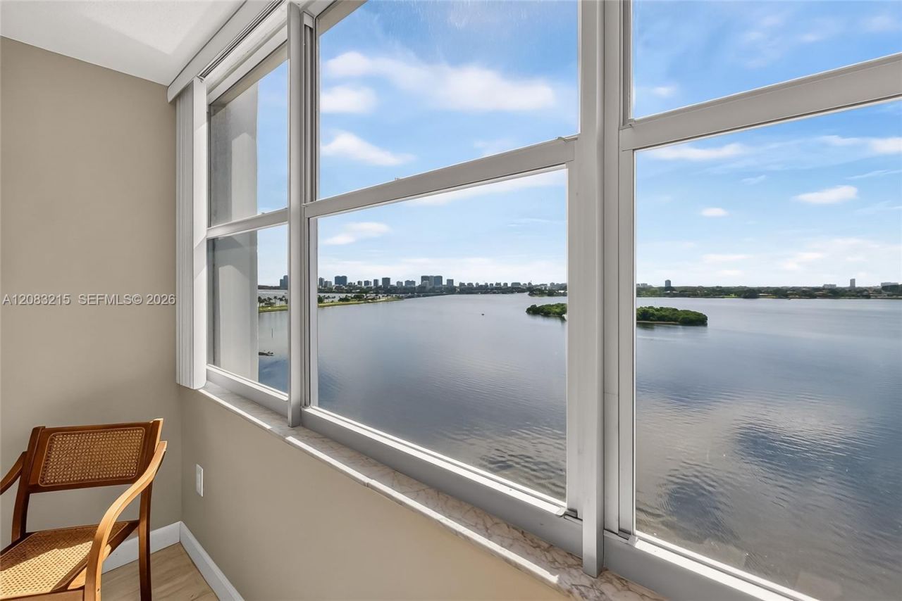 11930 N Bayshore Dr, Unit 1405, North Miami, FL 33181 Photo