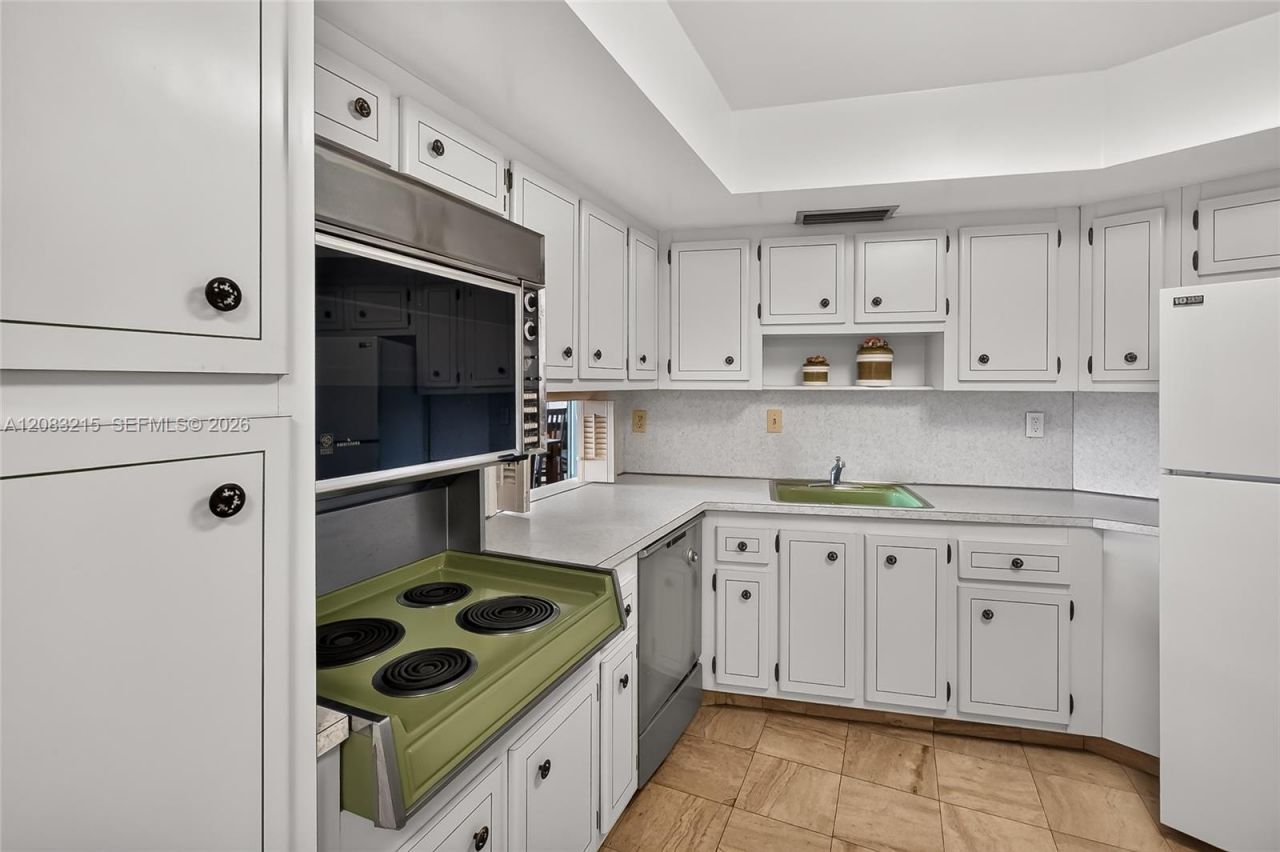 11930 N Bayshore Dr, Unit 1405, North Miami, FL 33181 Photo