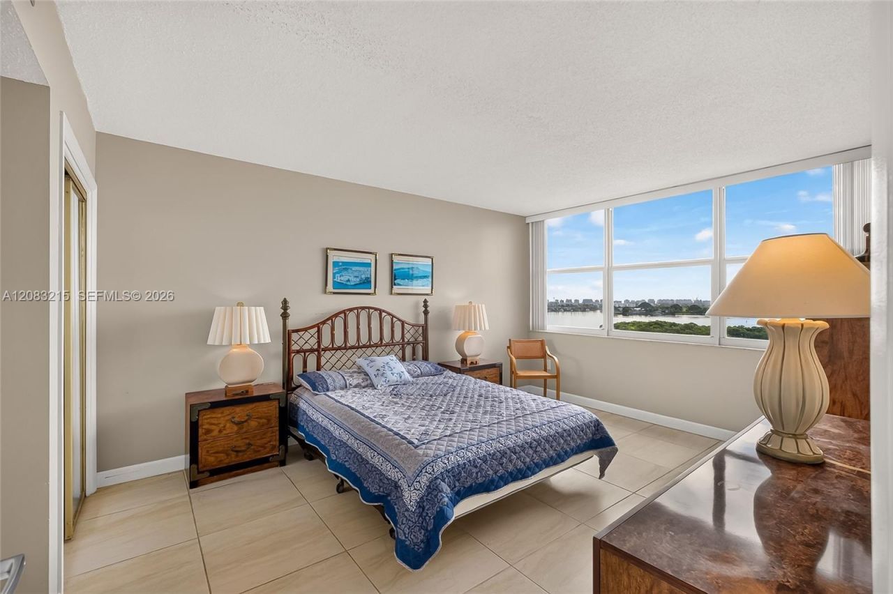 11930 N Bayshore Dr, Unit 1405, North Miami, FL 33181 Photo