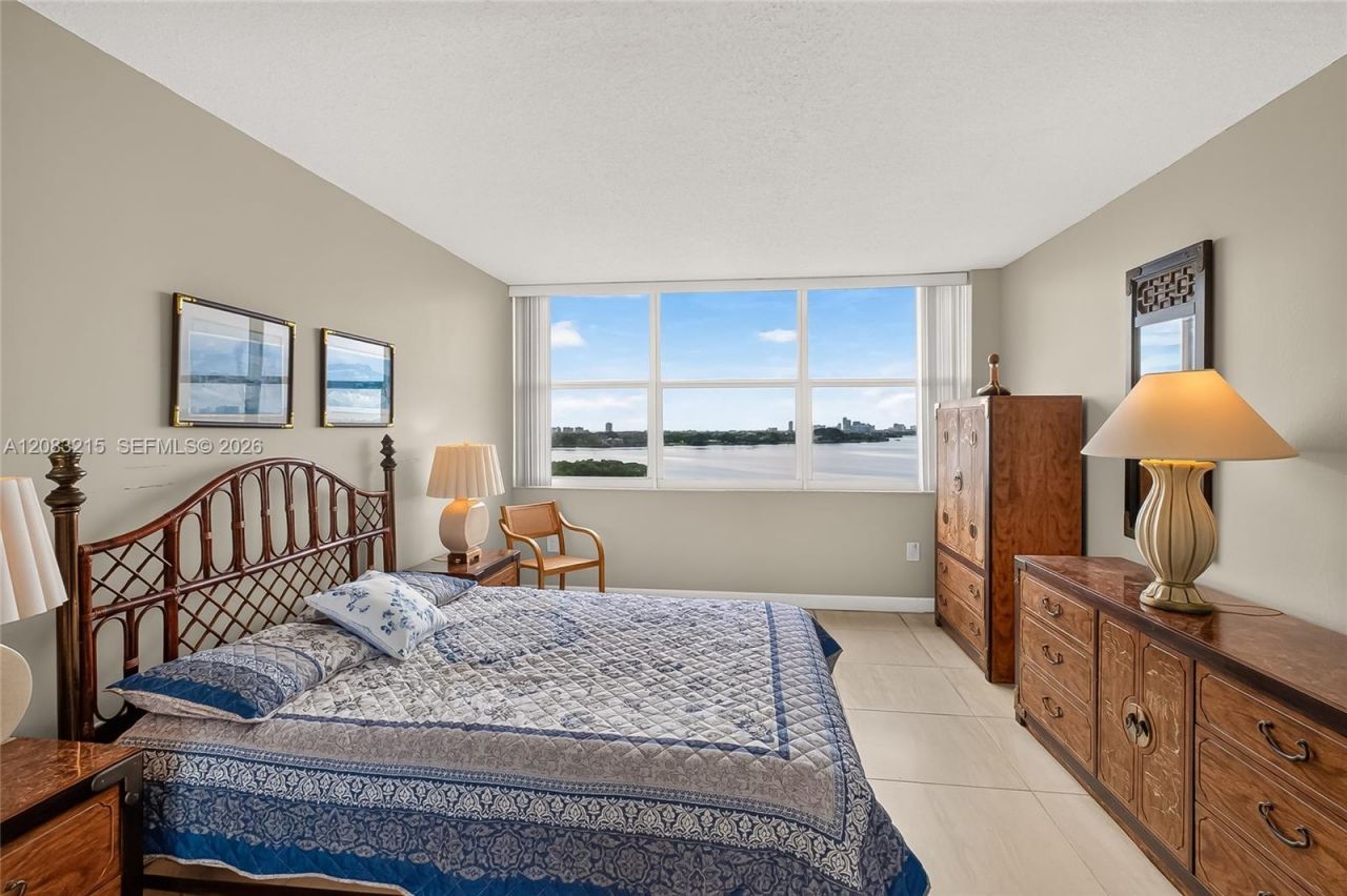 11930 N Bayshore Dr, Unit 1405, North Miami, FL 33181 Photo
