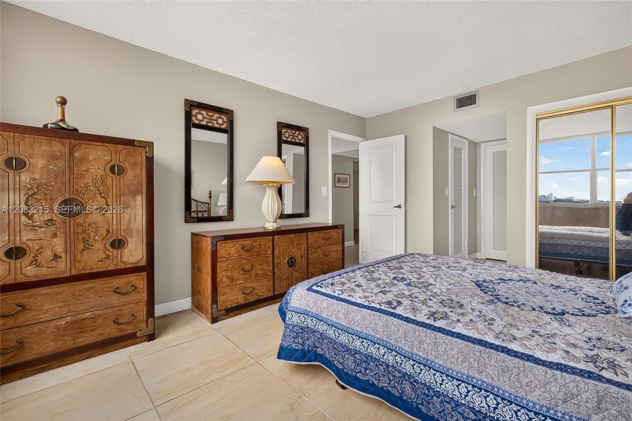 11930 N Bayshore Dr, Unit 1405, North Miami, FL 33181 Photo