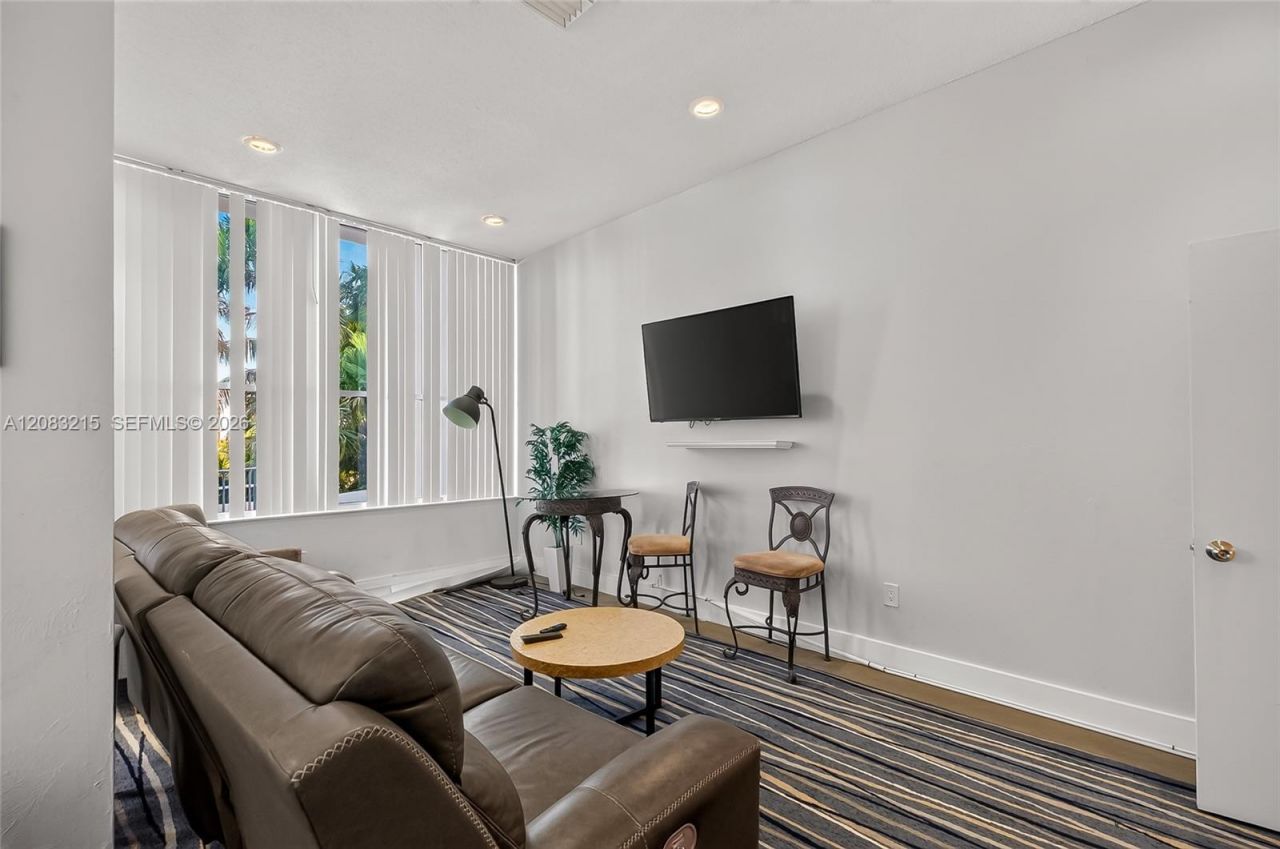 11930 N Bayshore Dr, Unit 1405, North Miami, FL 33181 Photo