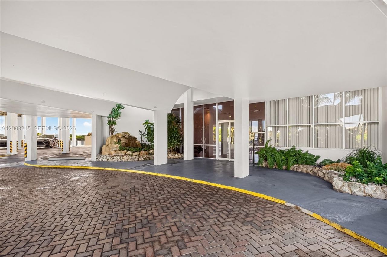 11930 N Bayshore Dr, Unit 1405, North Miami, FL 33181 Photo