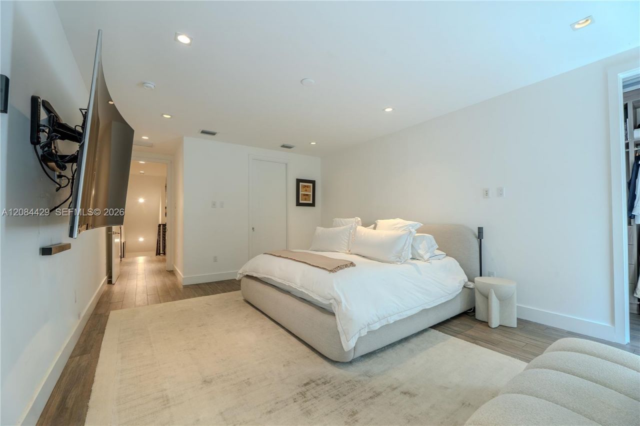 3167 Gifford Ln, Unit 3167, Miami, FL 33133 Photo