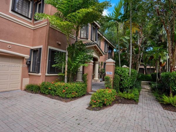 2706 Kinsington Cir, Unit 23-2, Weston, FL 33332