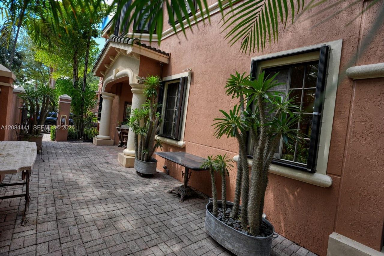 2706 Kinsington Cir, Unit 23-2, Weston, FL 33332 Photo