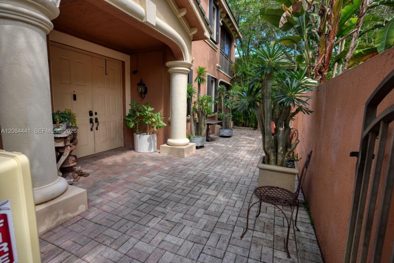 2706 Kinsington Cir, Unit 23-2, Weston, FL 33332 Photo
