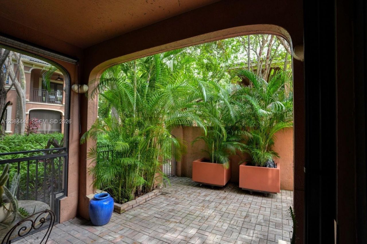 2706 Kinsington Cir, Unit 23-2, Weston, FL 33332 Photo