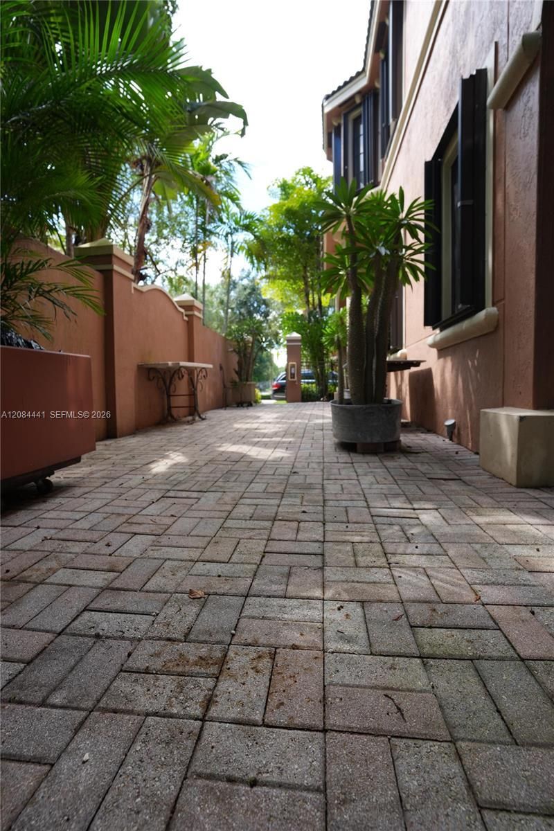 2706 Kinsington Cir, Unit 23-2, Weston, FL 33332 Photo