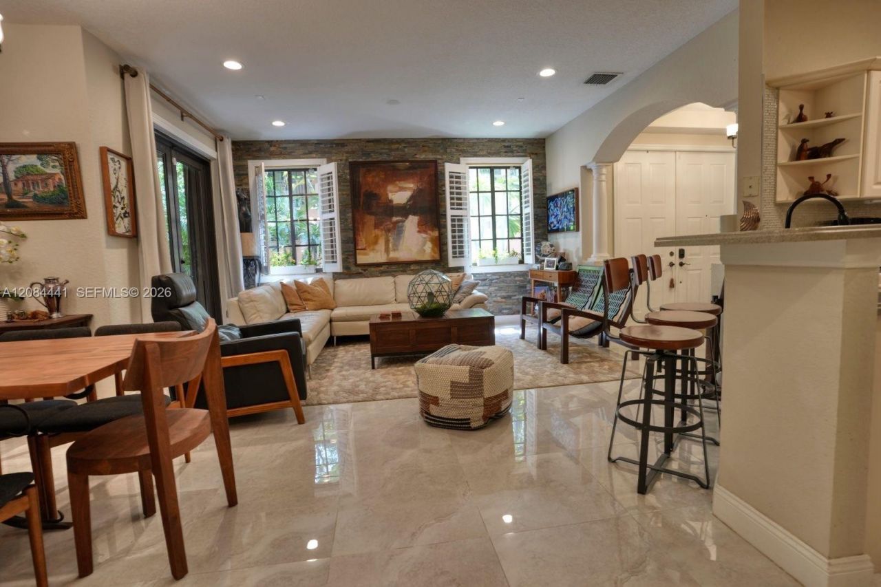 2706 Kinsington Cir, Unit 23-2, Weston, FL 33332 Photo