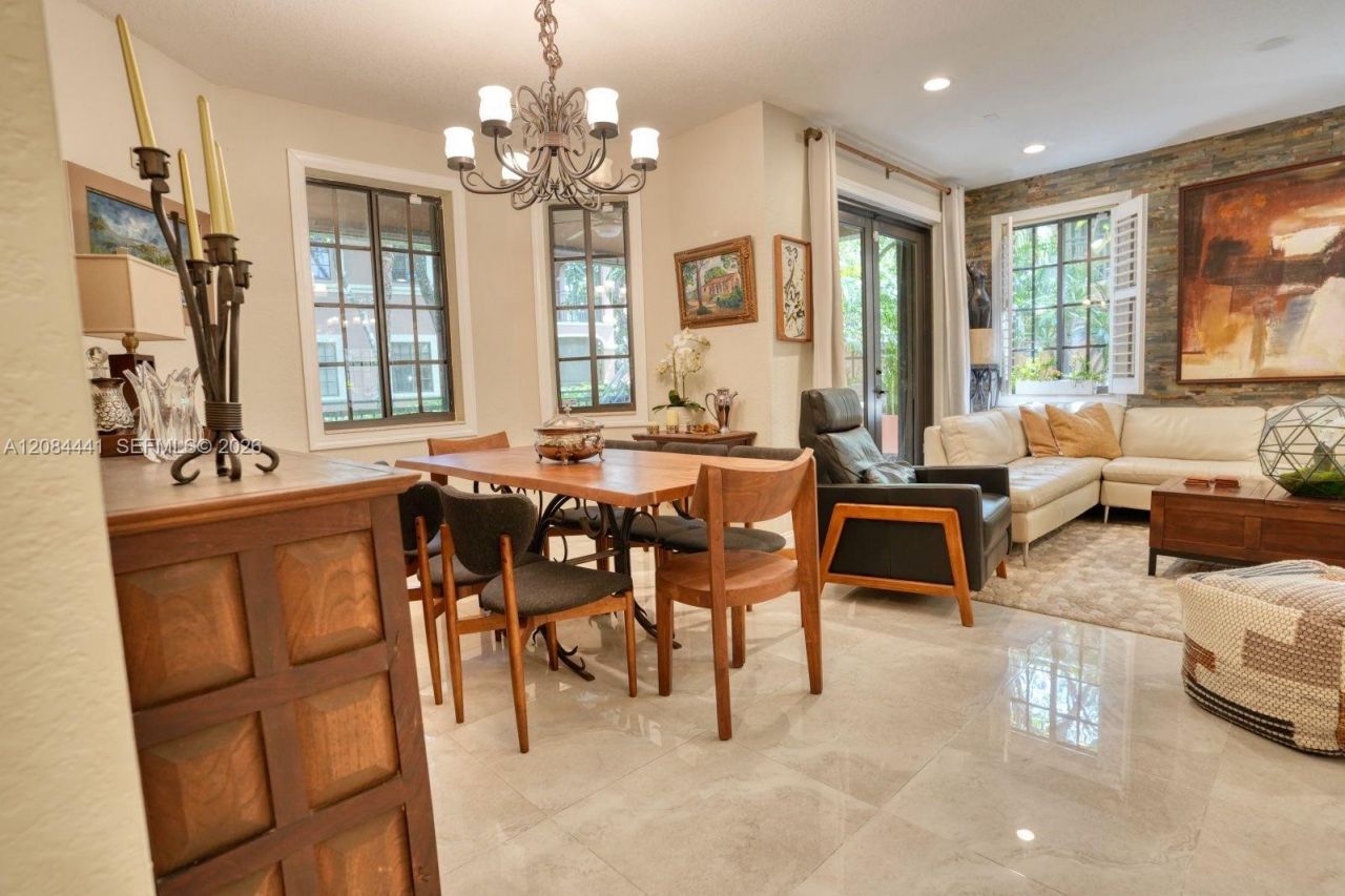 2706 Kinsington Cir, Unit 23-2, Weston, FL 33332 Photo