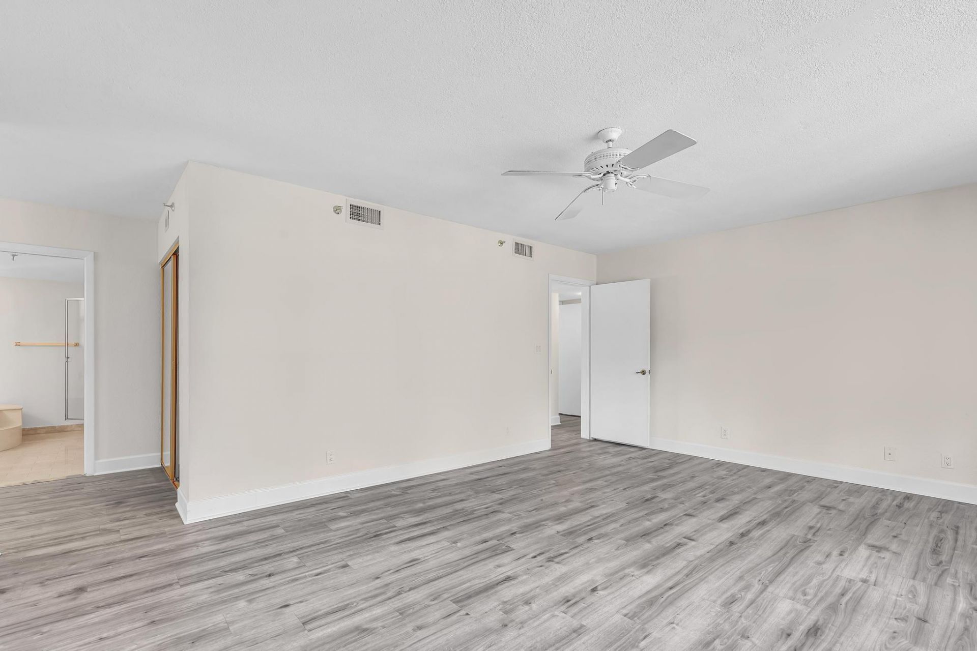 7564 Regency Lake Drive, Unit 202, Boca Raton, FL 33433 Photo