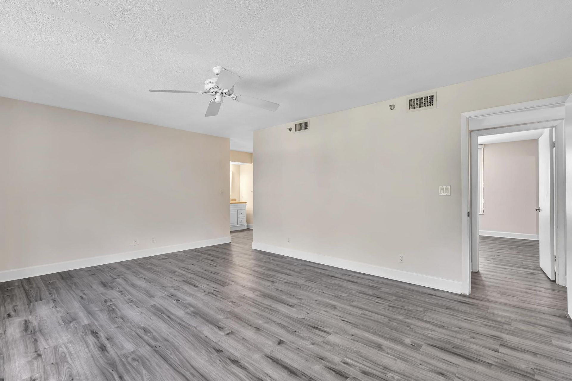 7564 Regency Lake Drive, Unit 202, Boca Raton, FL 33433 Photo