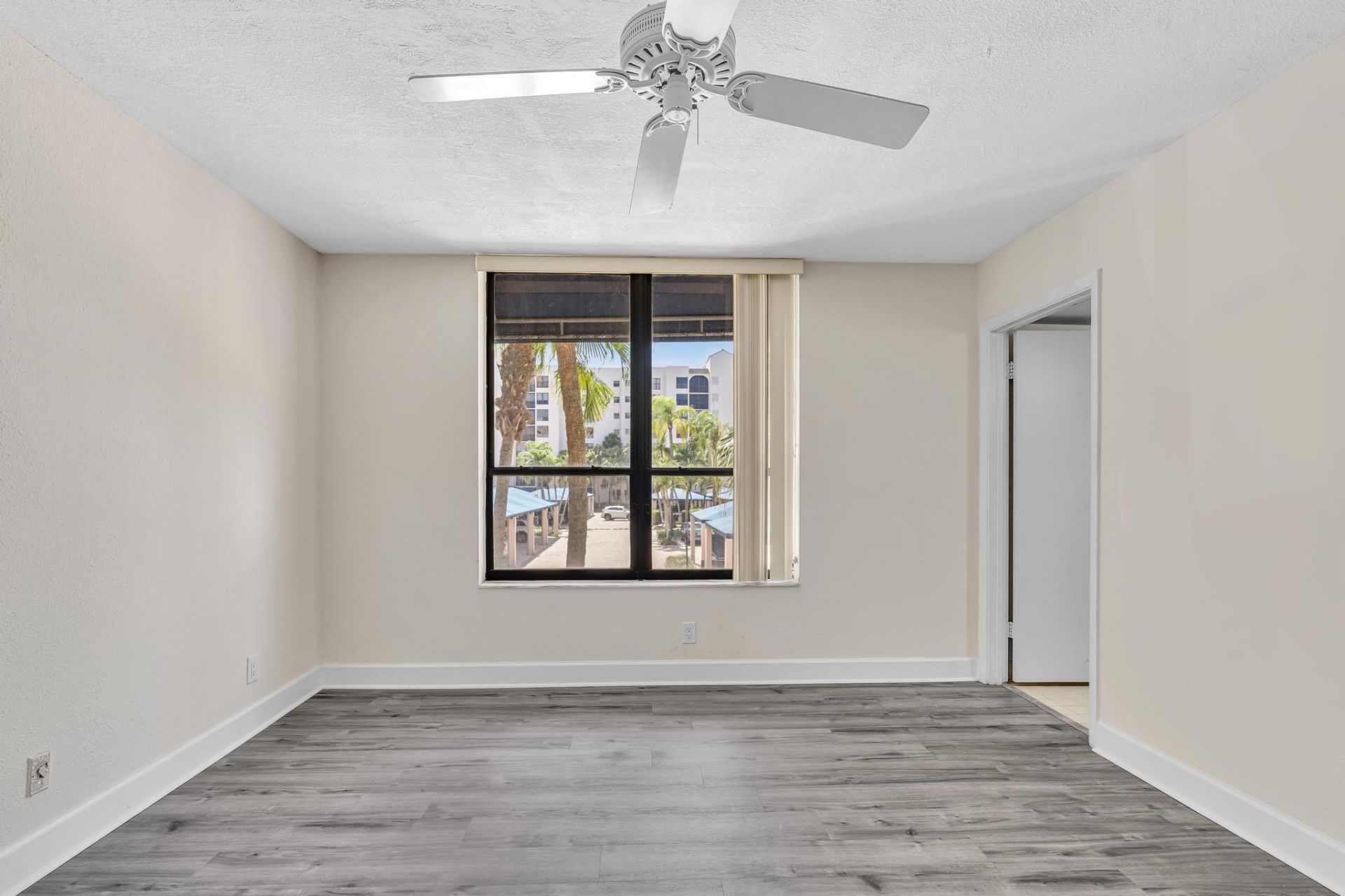 7564 Regency Lake Drive, Unit 202, Boca Raton, FL 33433 Photo