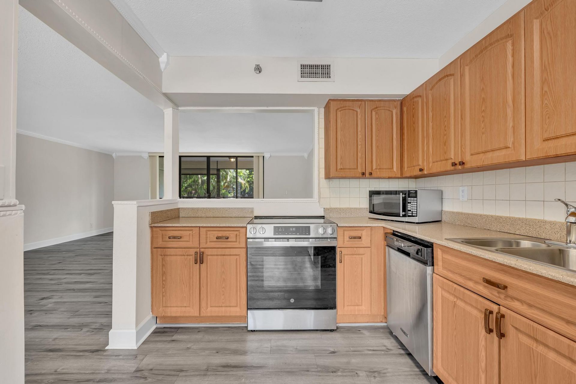 7564 Regency Lake Drive, Unit 202, Boca Raton, FL 33433 Photo
