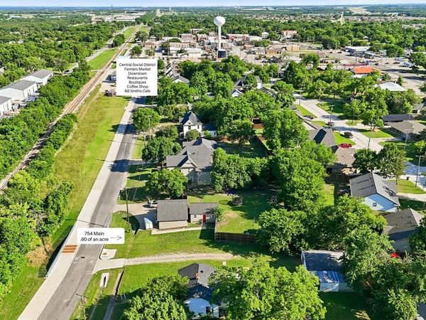754 N Main Drive , Van Alstyne, TX 75495
