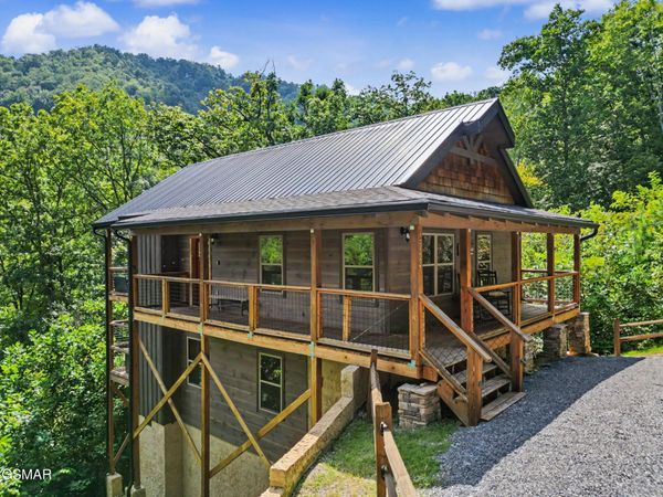 2724 Pine Crest Lane , Sevierville, TN 37862