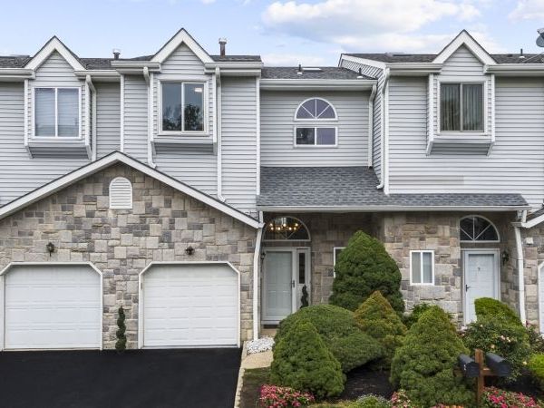 4 Lee Lee Ln, Old Bridge, NJ 08879