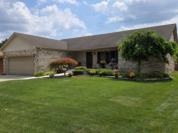 43164 Hillcrest Drive, Sterling Heights, MI 48313