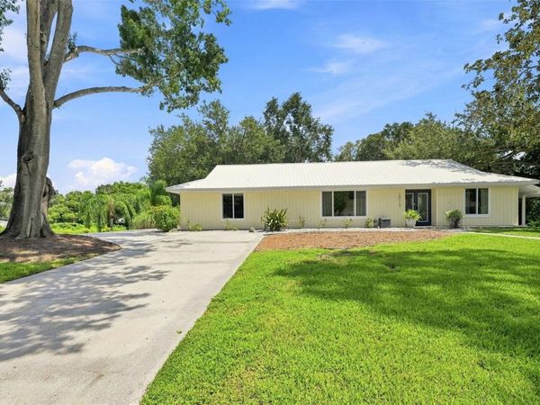 10113 LINDELAAN DRIVE , TAMPA, FL 33618