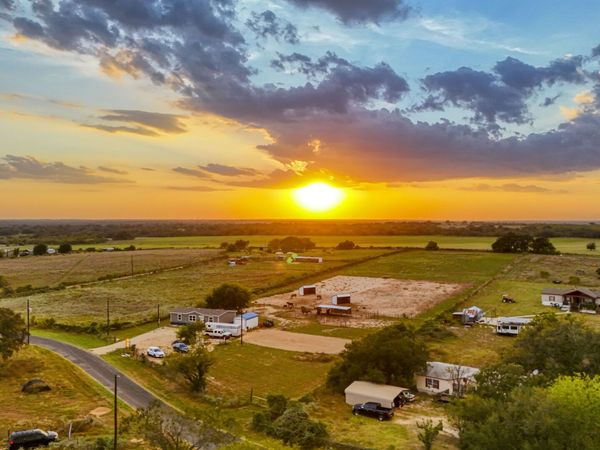 2870 County Road 120, Floresville, TX 78114