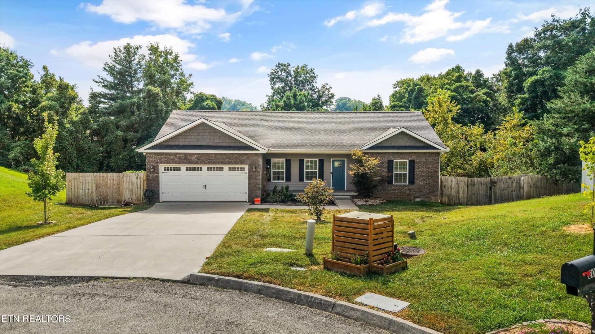 2000 Country Brook Lane, Knoxville, TN 37921 Main Photo