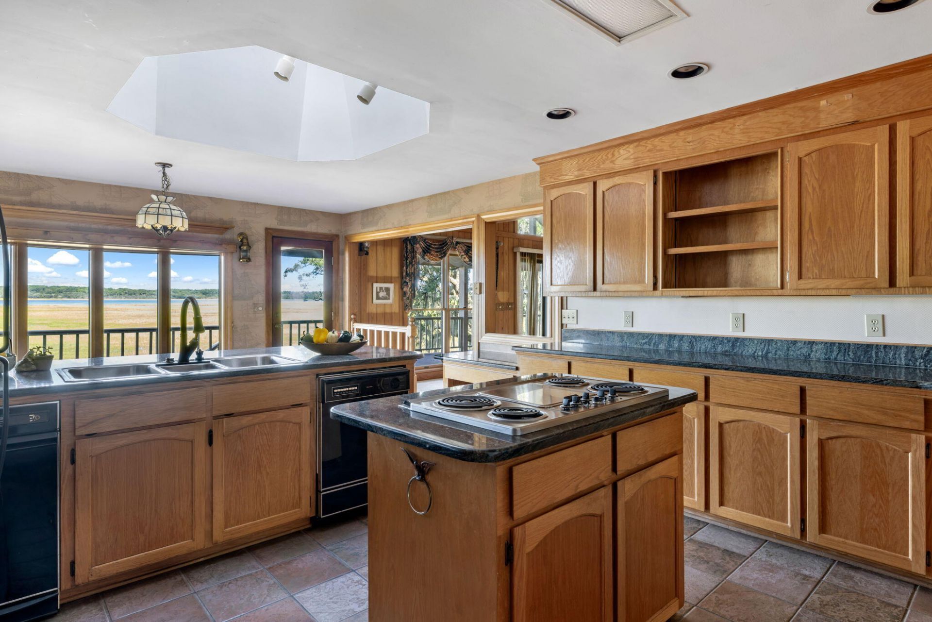 2450 Kemway Road Photo 14