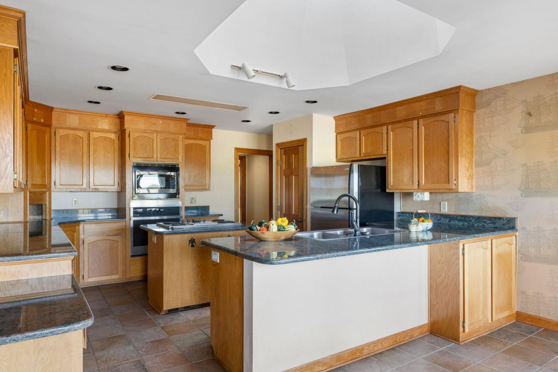 2450 Kemway Road Photo 15