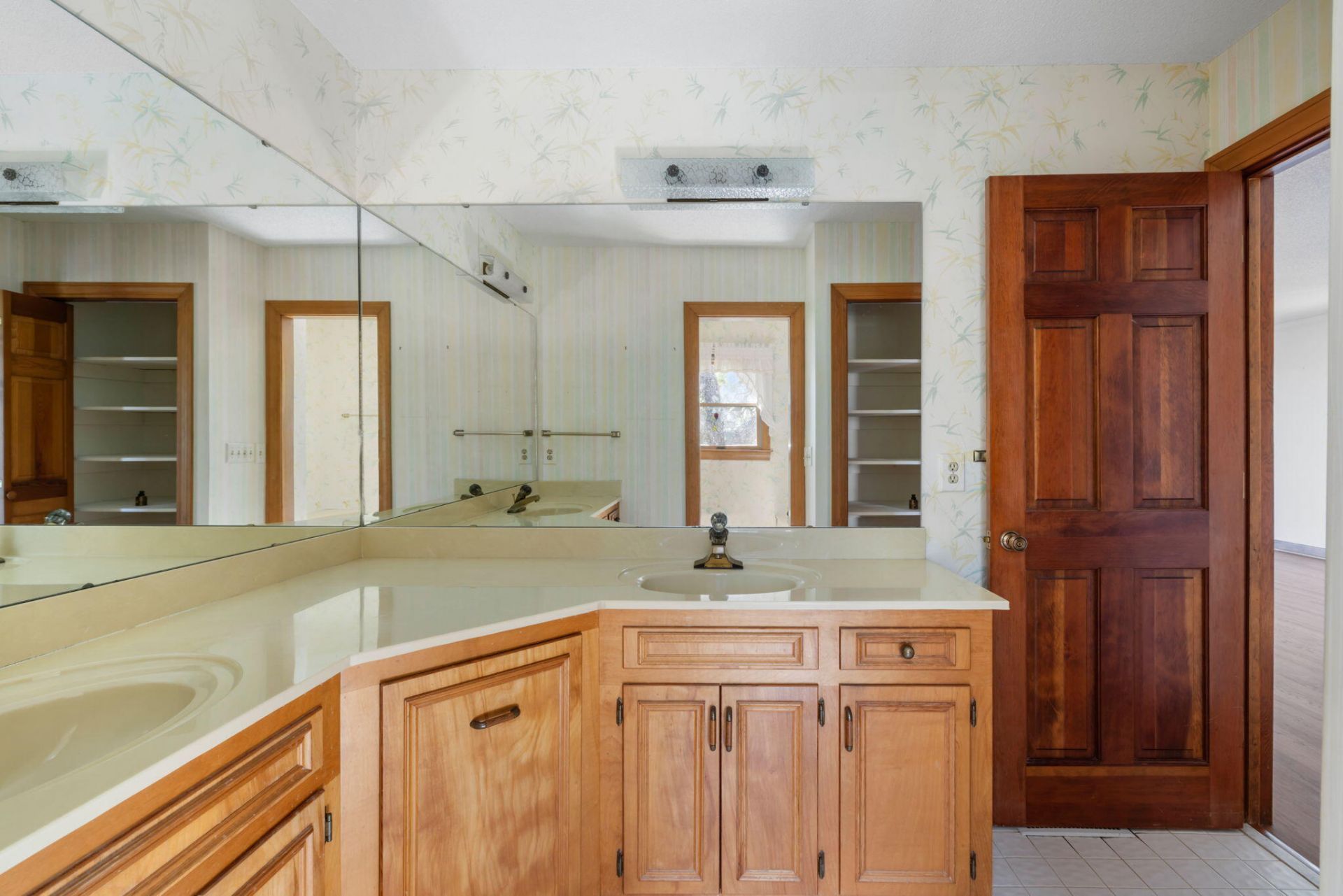 2450 Kemway Road Photo 27