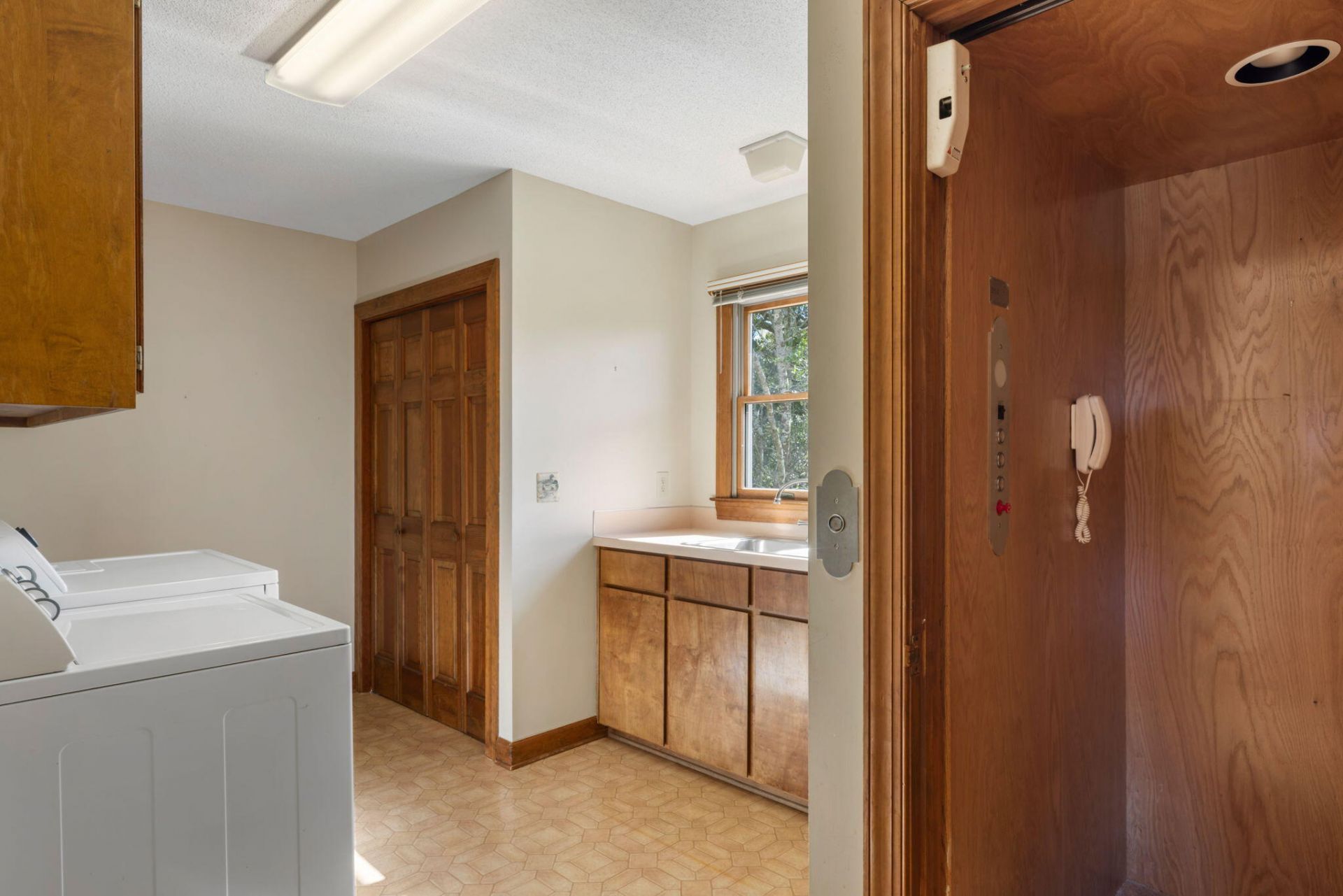 2450 Kemway Road Photo 34