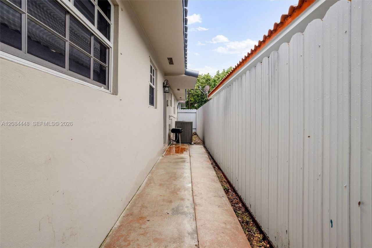 3240 SW 69th Ave , Miami, FL 33155 Photo