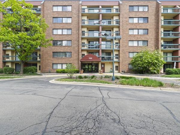 1800 Huntington Boulevard , Unit 307, Hoffman Estates, IL 60169