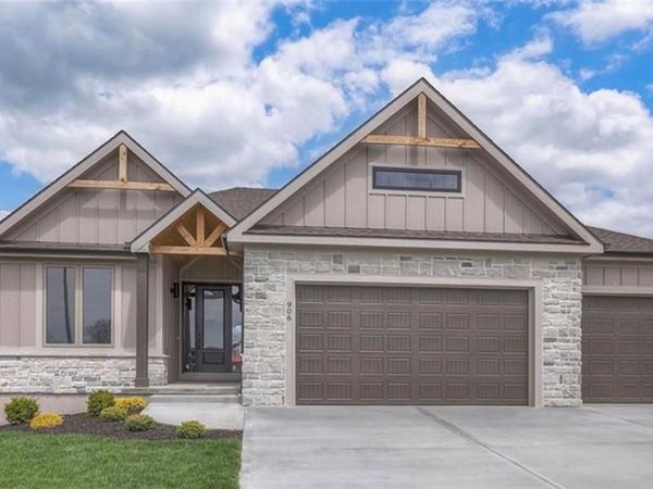 910 Savannah Lane, Greenwood, MO 64034