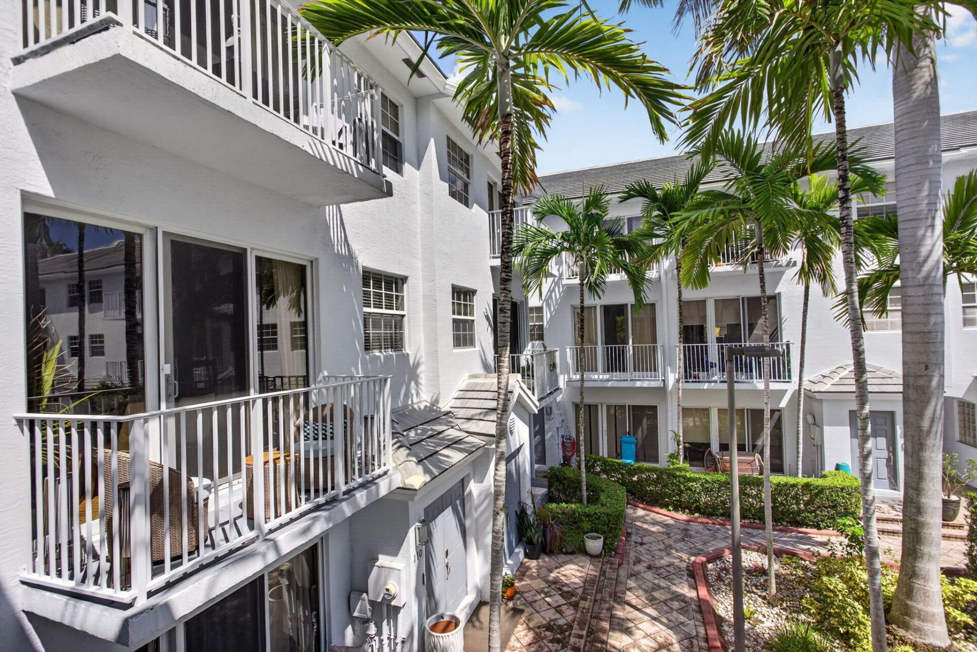 2725 NE 8th Avenue, Unit 112, Wilton Manors, FL 33334 Photo