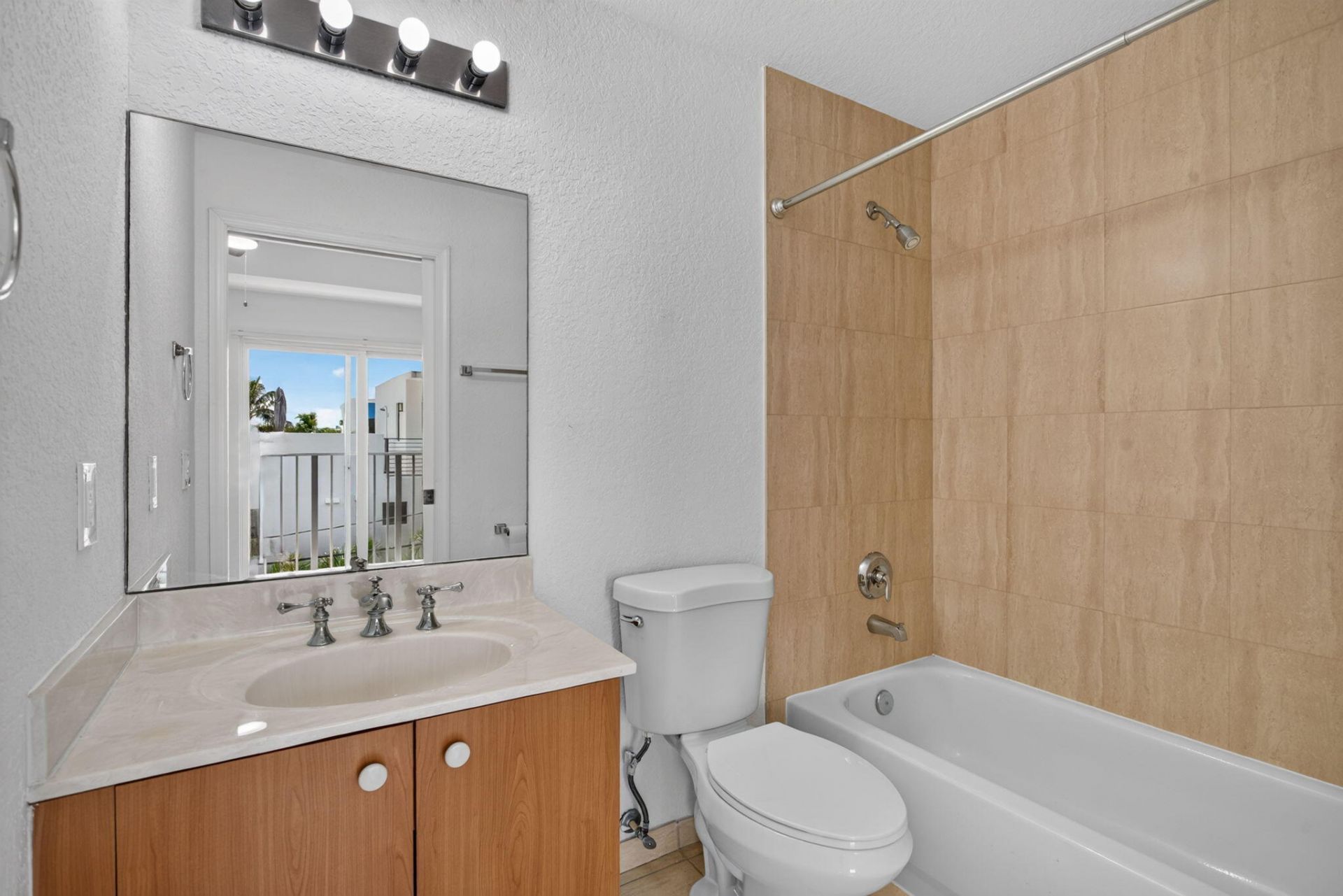 2725 NE 8th Avenue, Unit 112, Wilton Manors, FL 33334 Photo