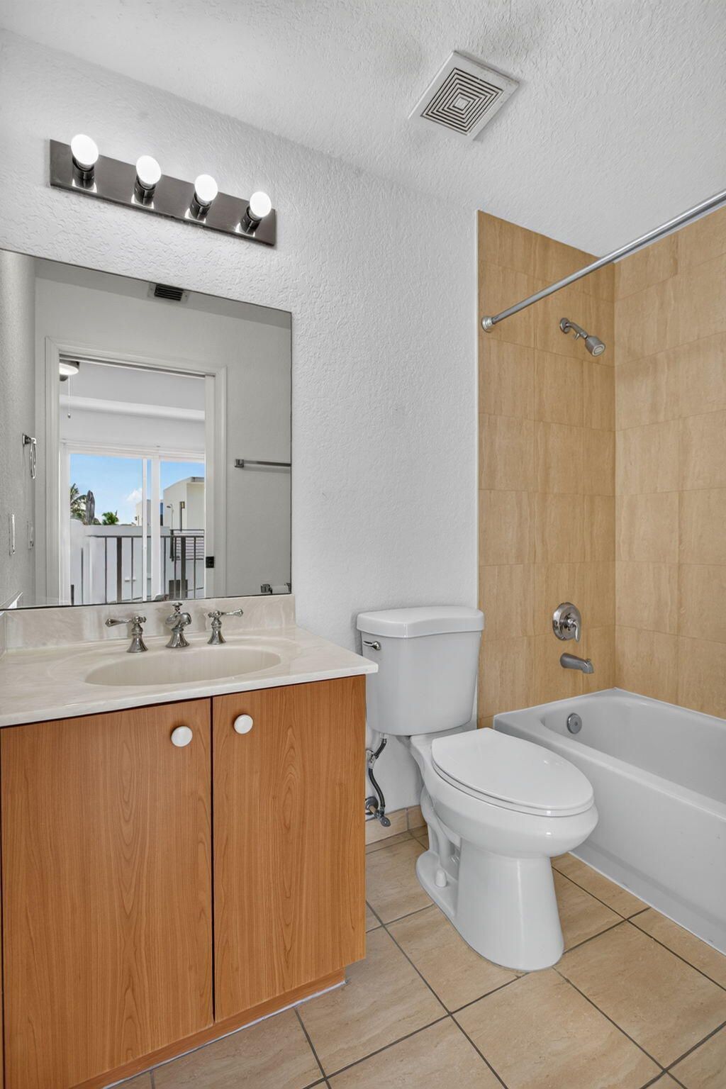 2725 NE 8th Avenue, Unit 112, Wilton Manors, FL 33334 Photo