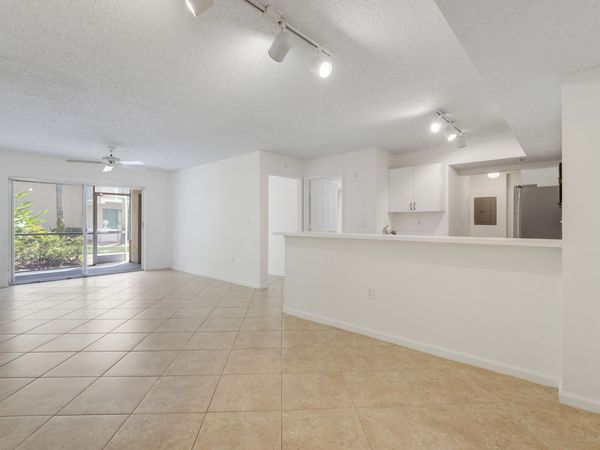 278 VILLAGE Boulevard, Unit 8106, Tequesta, FL 33469