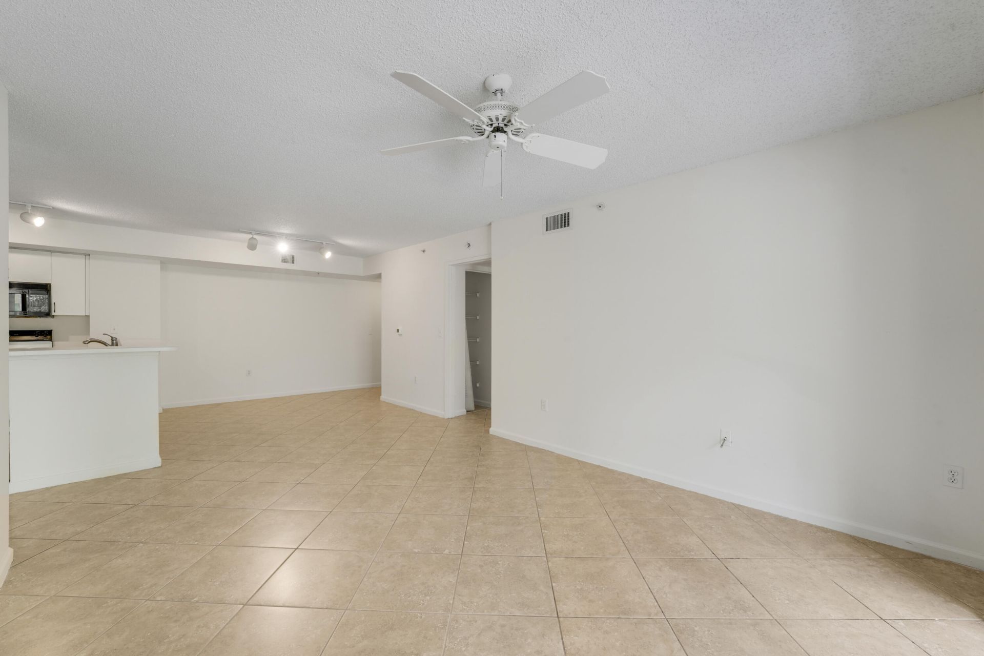 278 Village Boulevard, Unit 8106, Tequesta, FL 33469 Photo