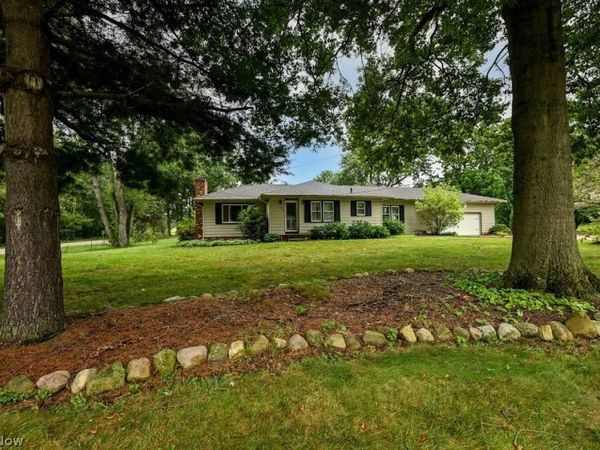 490 Bonshire Road , Akron, OH 44319
