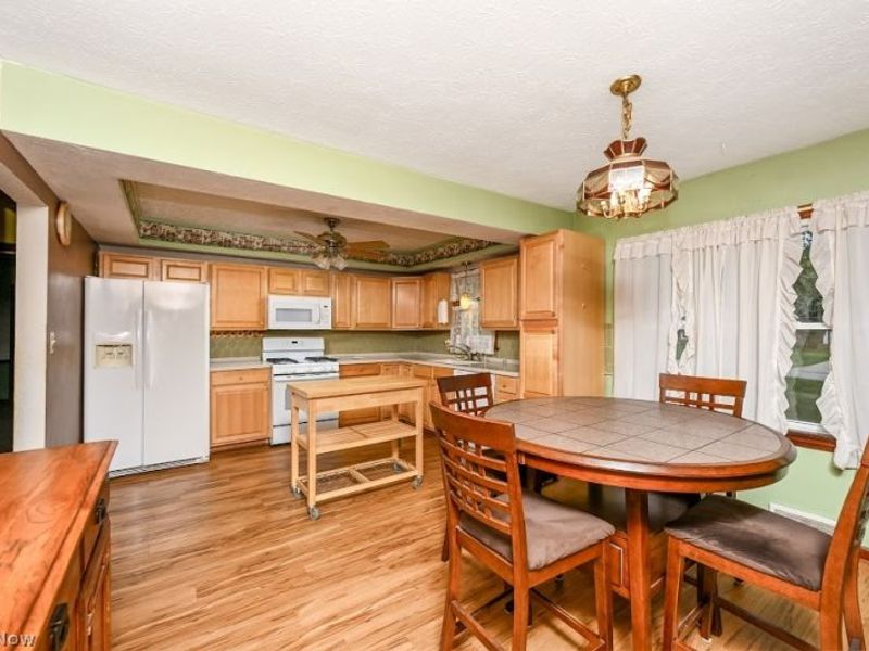490 Bonshire Road, Akron, OH 44319 Photo 3