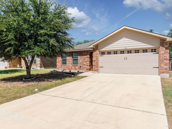 186 Talon DR , Luling, TX 78648