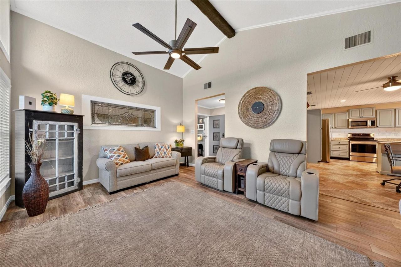 8106 Spring Drive , Yalaha, FL 34797 Photo