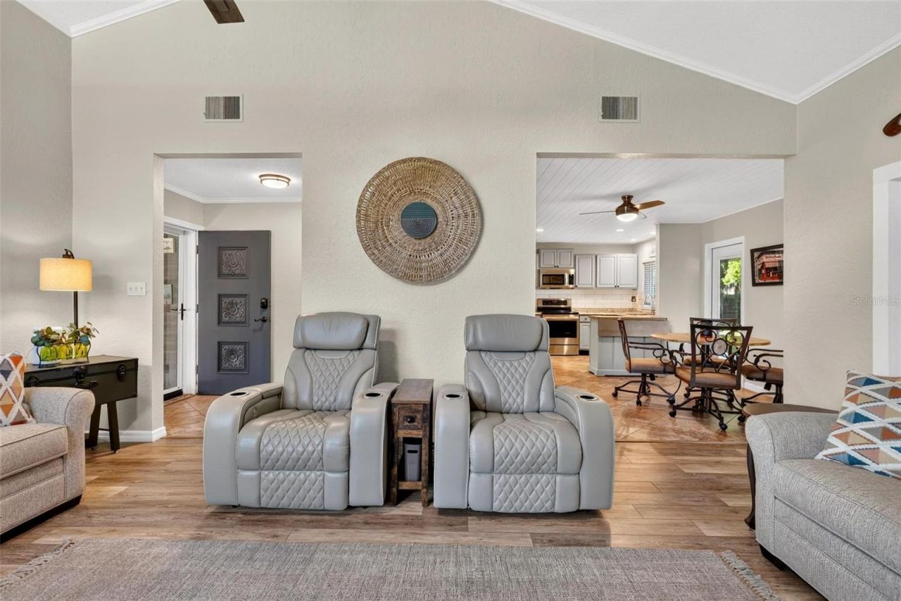 8106 Spring Drive , Yalaha, FL 34797 Photo