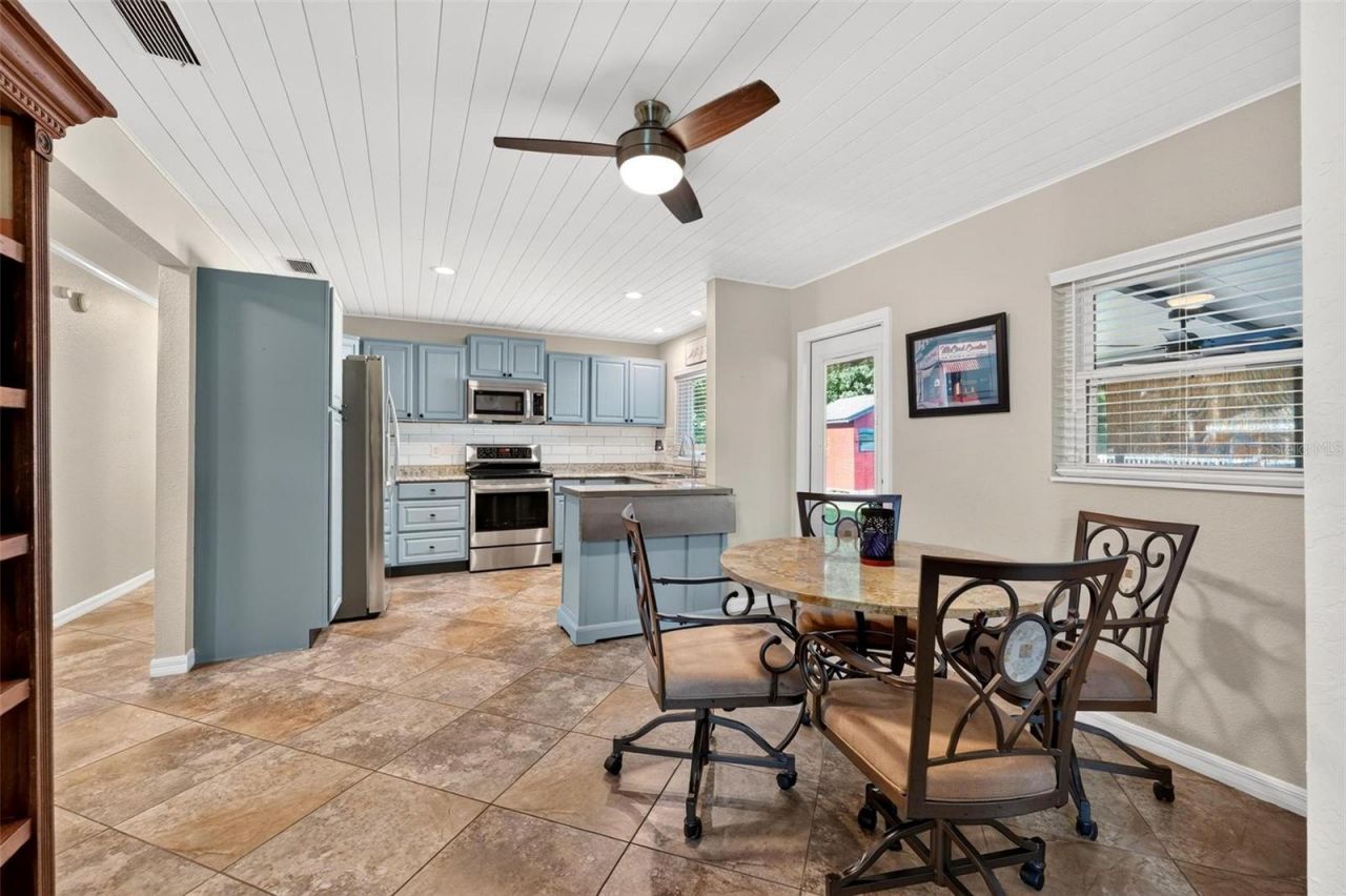 8106 Spring Drive , Yalaha, FL 34797 Photo