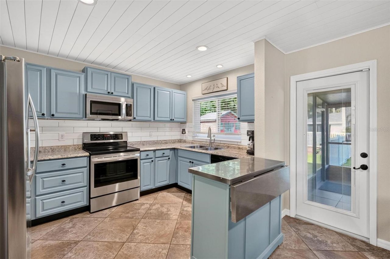 8106 Spring Drive , Yalaha, FL 34797 Photo