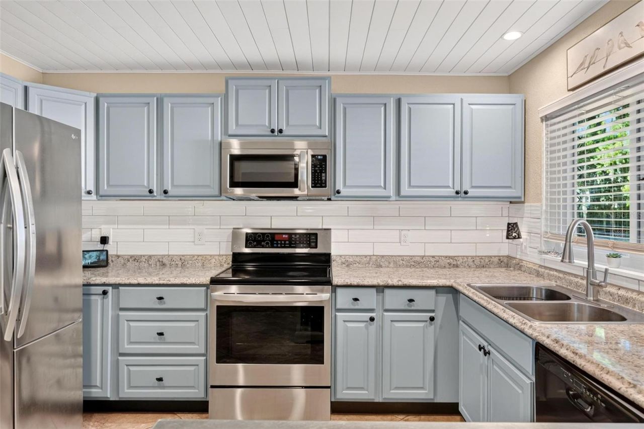 8106 Spring Drive , Yalaha, FL 34797 Photo