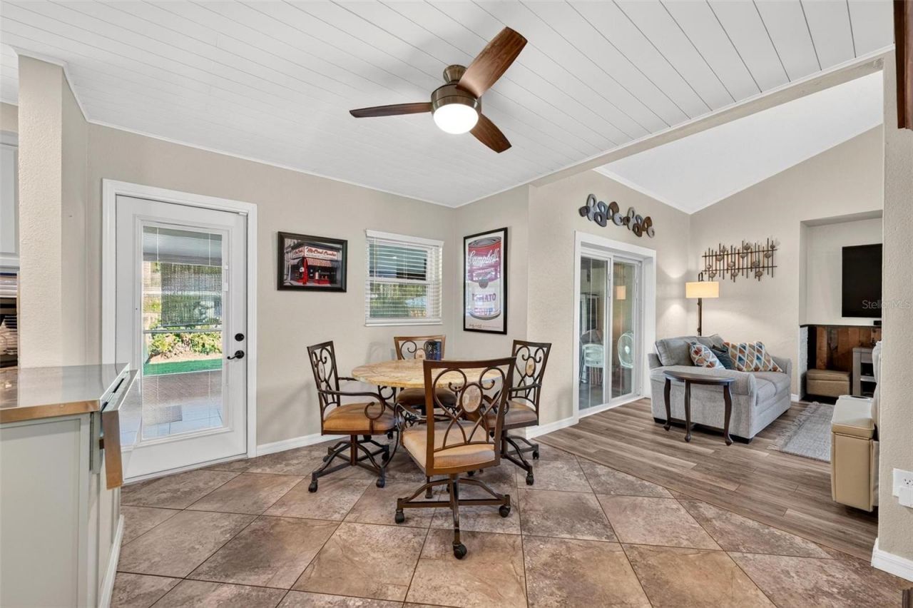 8106 Spring Drive , Yalaha, FL 34797 Photo