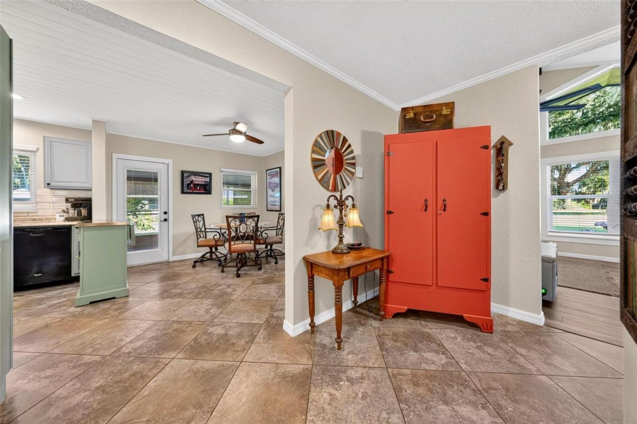 8106 Spring Drive , Yalaha, FL 34797 Photo